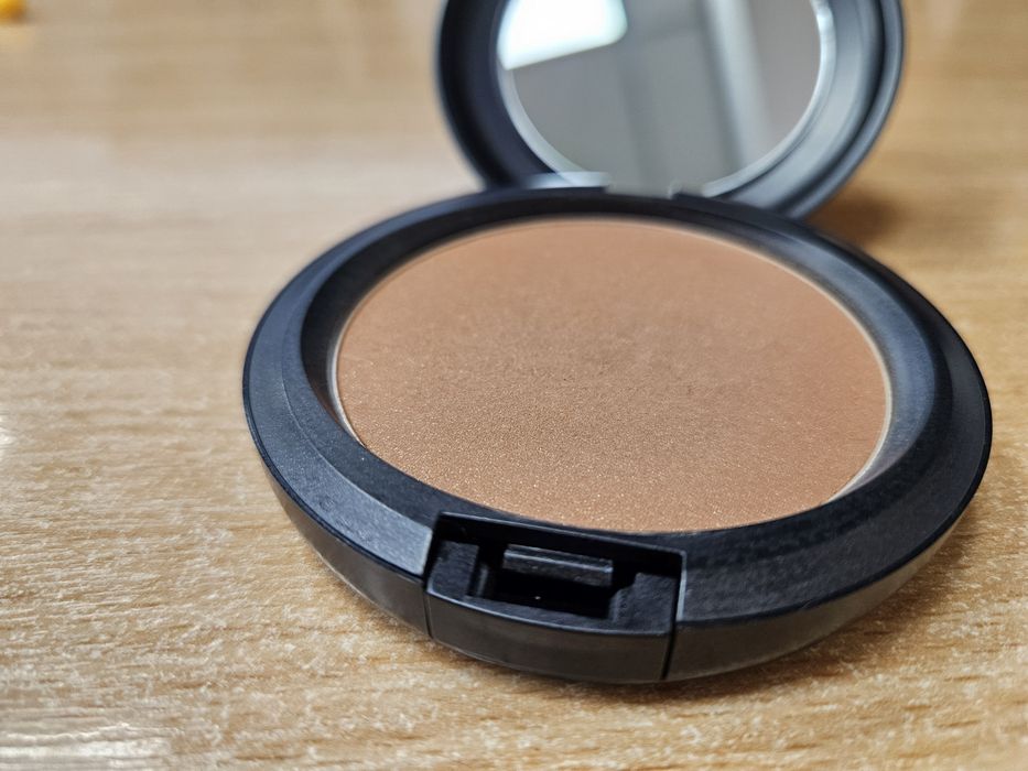 Бронзер, рум'яна та палетка тіней MAC,  BaliBody