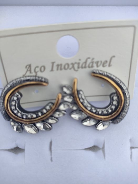 Brincos em aço inoxidável