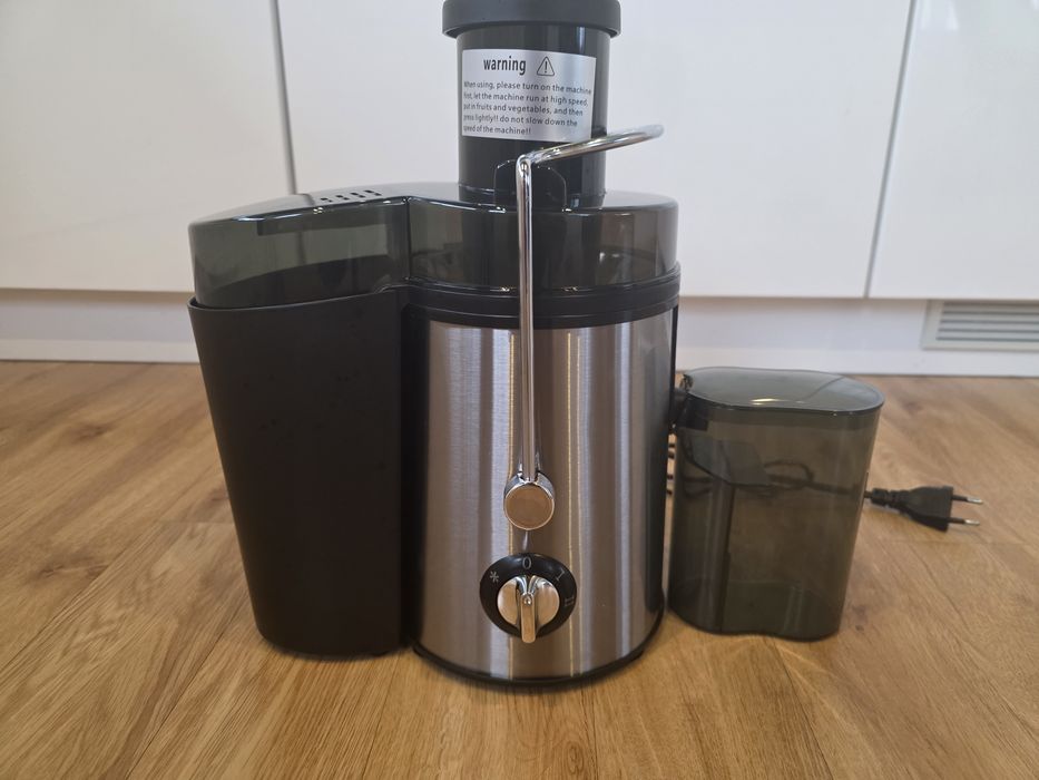 Sokowirówka o mocy 800 W pęknięta karafka