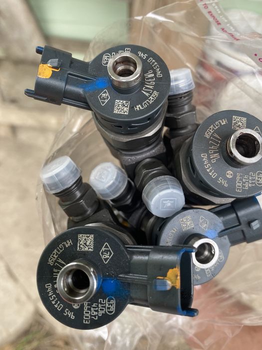 Паливна система  форсунки паливний насос до моторів R9M нісан рено