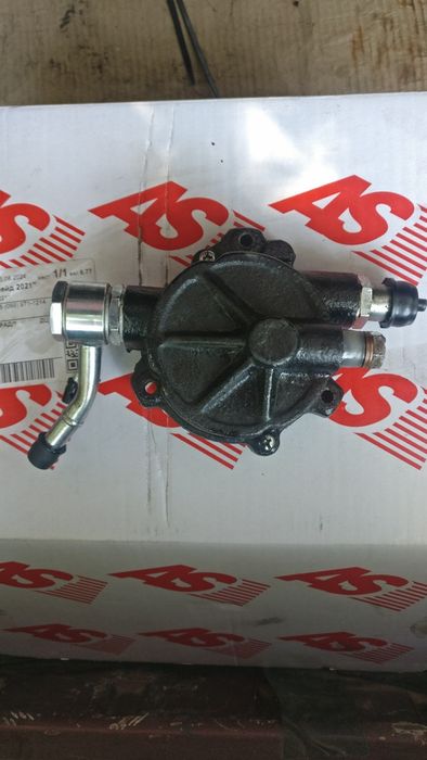 Продаю вакуумний насос тормозів авто Міцубісі L200