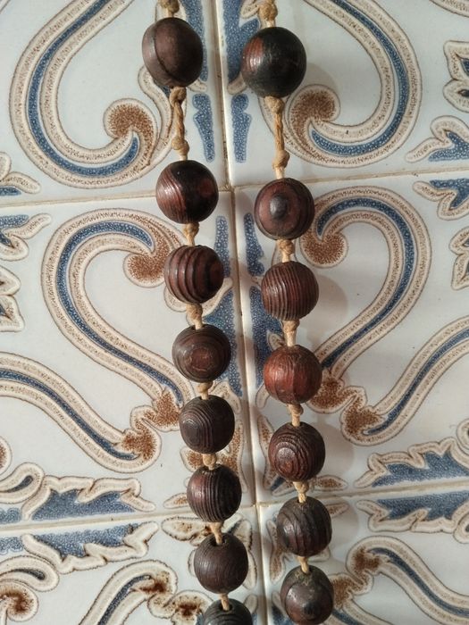 Terço muito antigo em madeira feito à mão