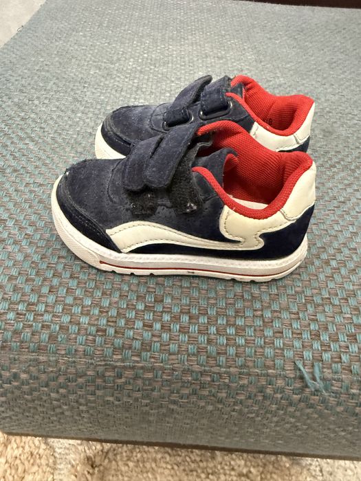 Продам кросовки детские