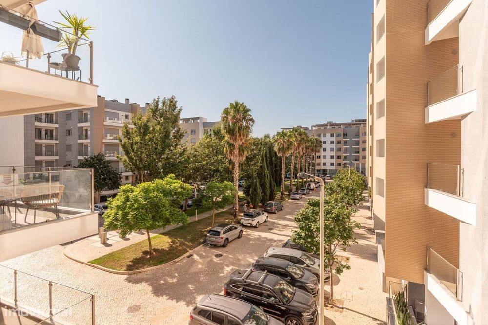 Apartamento T3 com estacionamento, Parede, Cascais