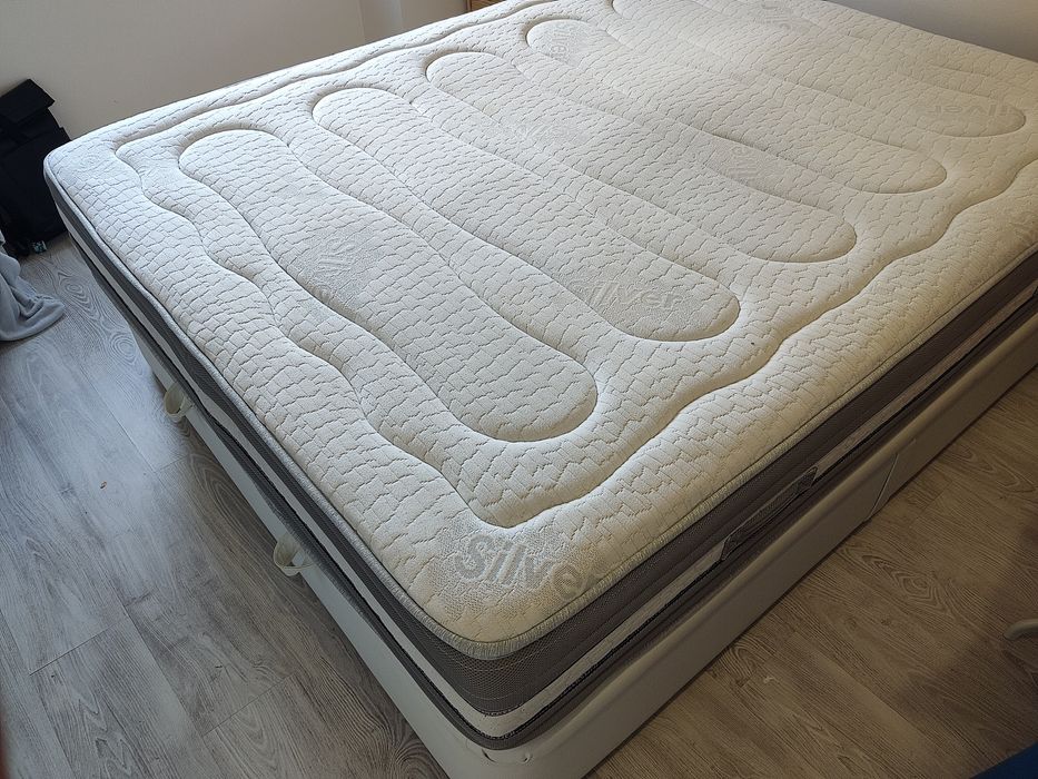 Sommier com arrumação e colchão