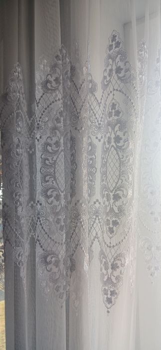 Тюль  біла з вирізом на балкон