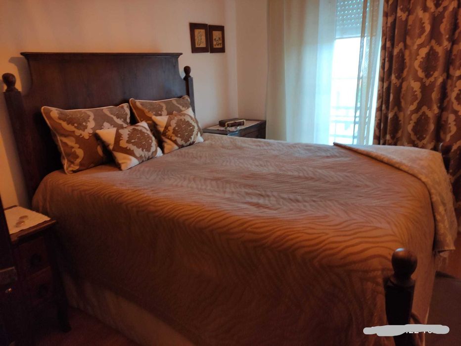 Cama de casal, madeira maciça, estilo D. Maria + colchão + estrado