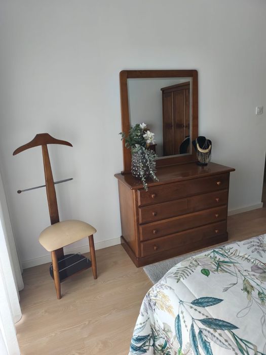 Quarto completo em madeira
