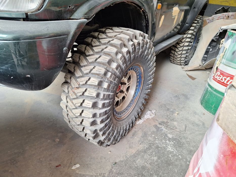 Pneus 37 trepador e jantes