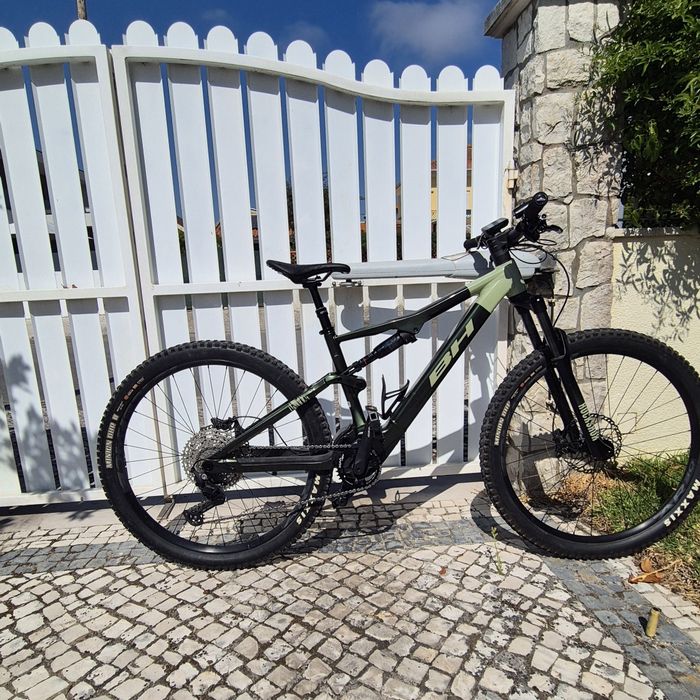 Bicicleta elétrica BH  de btt