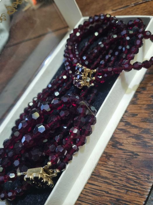 гранатовое стекло ожерелье и браслет. Винтаж.