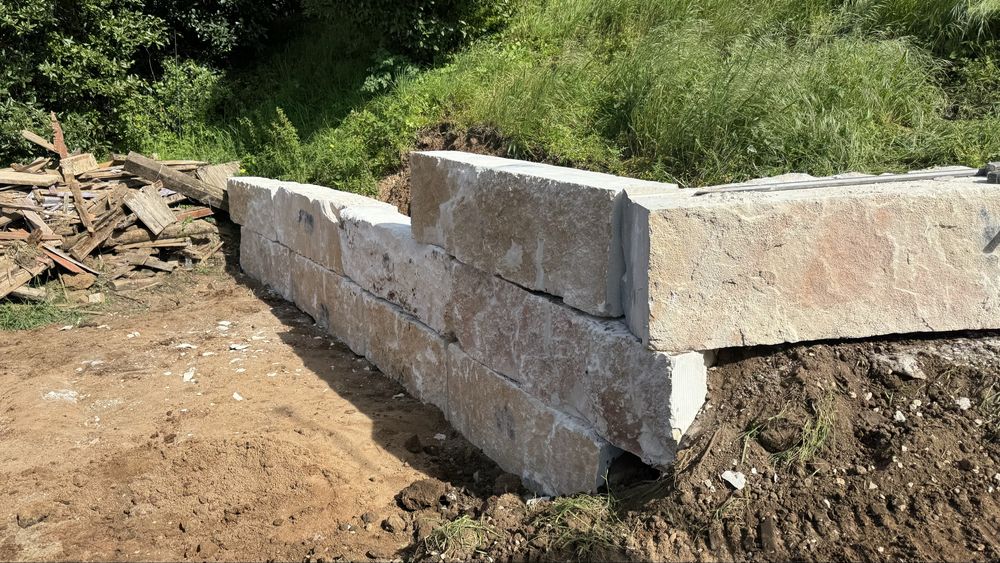 Calcadas e pave e muros pedra