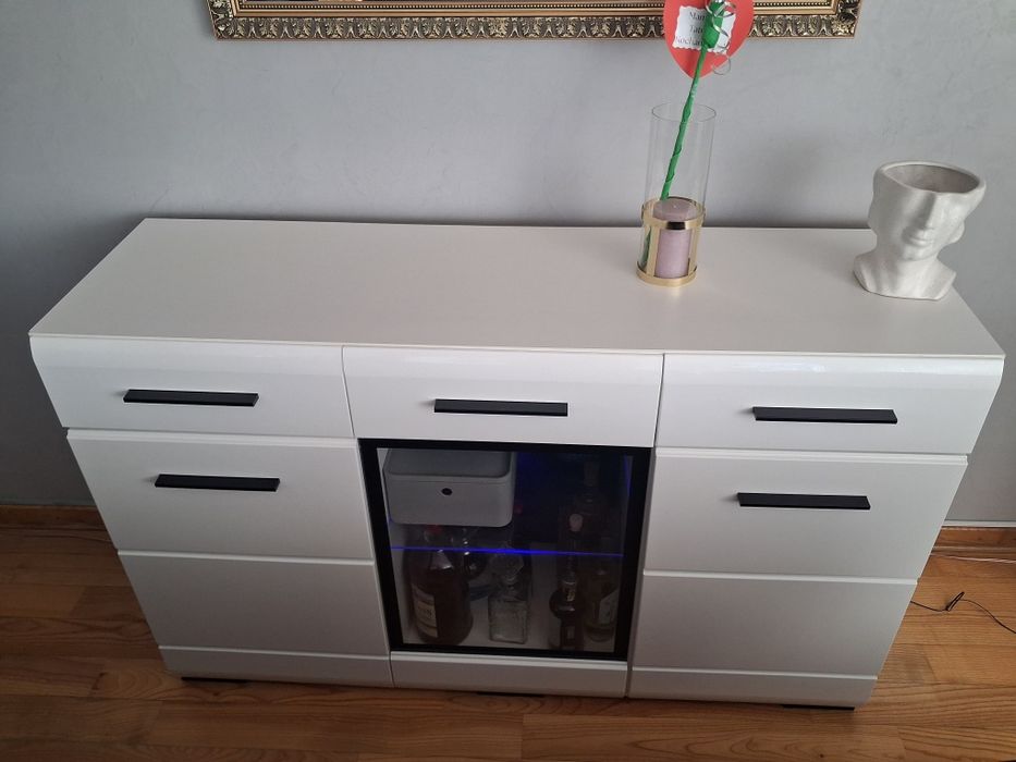 Zestaw mebli białe podświetlane szkło