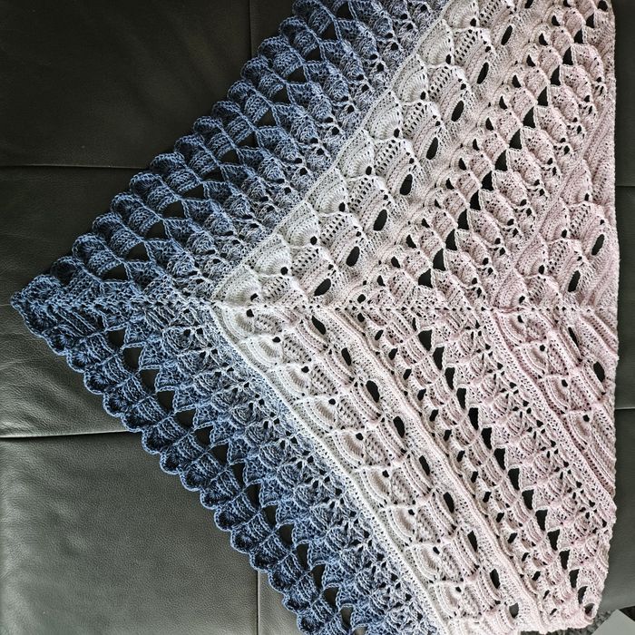 Chusta robiona ręcznie na szydełku rękodzieło Handmade