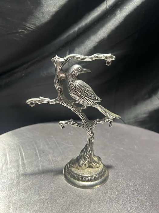 Stojak na kolczyki – ptaszek na gałęzi – mosiądz pobiał