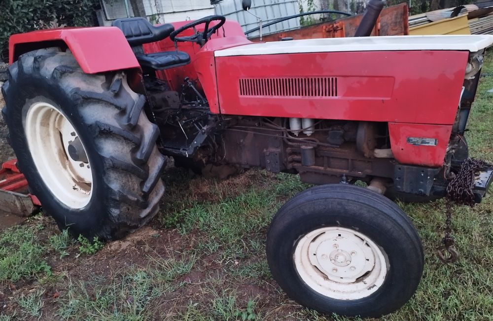 Trator agrícola com alfaias