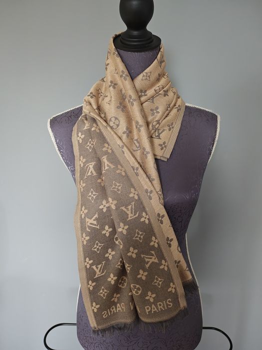 Szal Louis Vuitton.