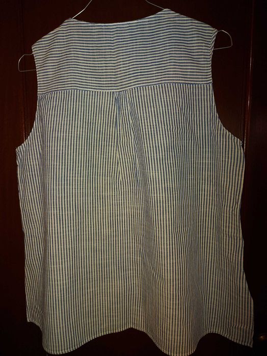 Blusa da Zara com riscas azuis e brancas
