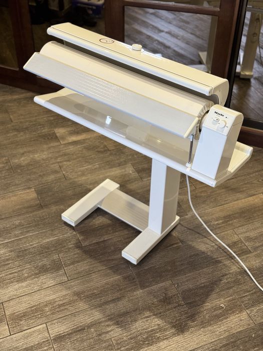 Прасувальний каток Miele B 890. Гладильний каток (прасувальна система)