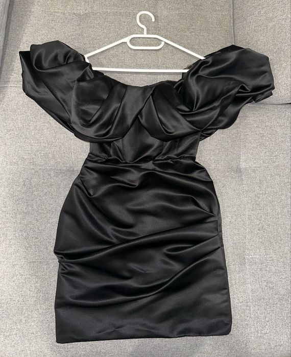 Сукня на випускний, чорного кольору