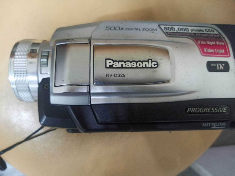 Видеокамера Панасоник  под малую кассету. Чистый японец.