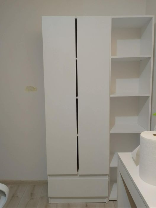 Szafa i słupek białe