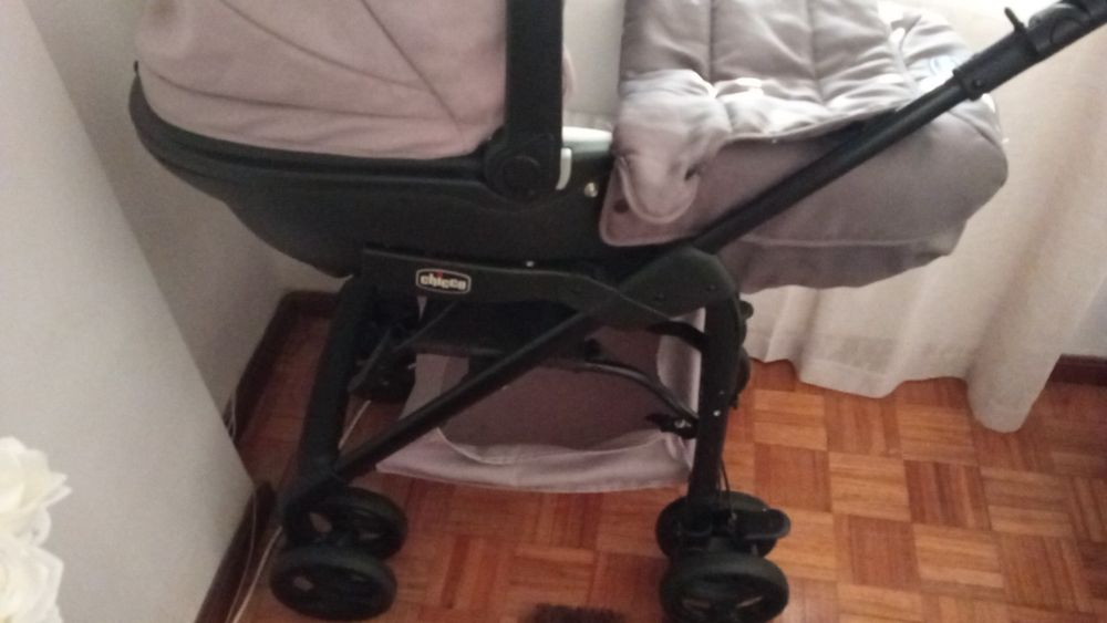 Vendo carrinho de bebé