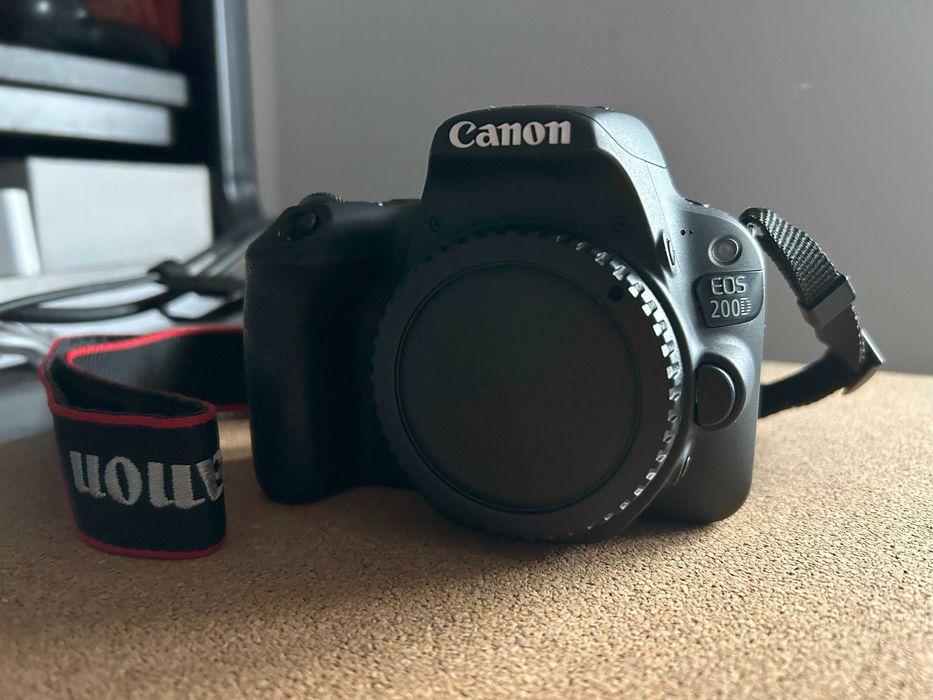 Canon 200D + Lente 50mm f/1.8 + Lente 75-300mm f/4-5.6 + Acessórios
