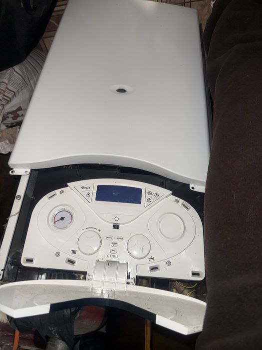 Двухконтурний газовий котел Ariston Genus 28 FF