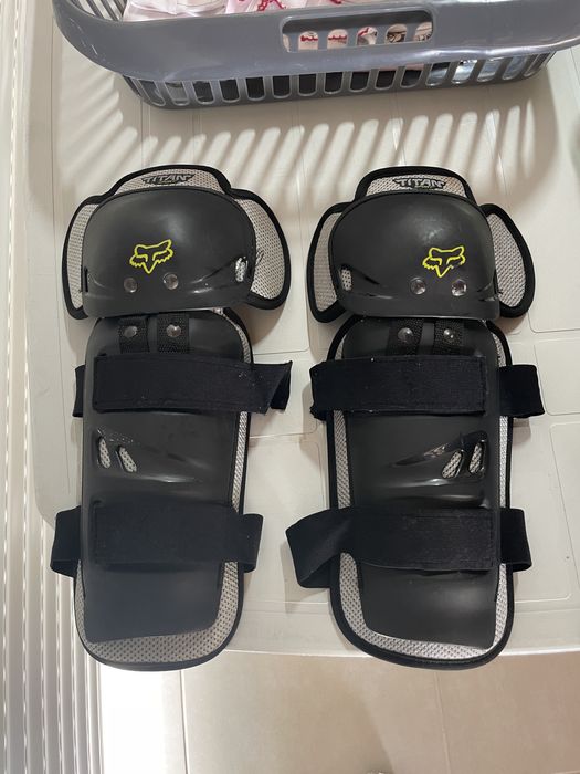 Vendo colete e joelheiras Enduro