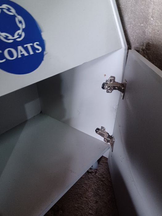 Móvel para guardar novelis de linhas