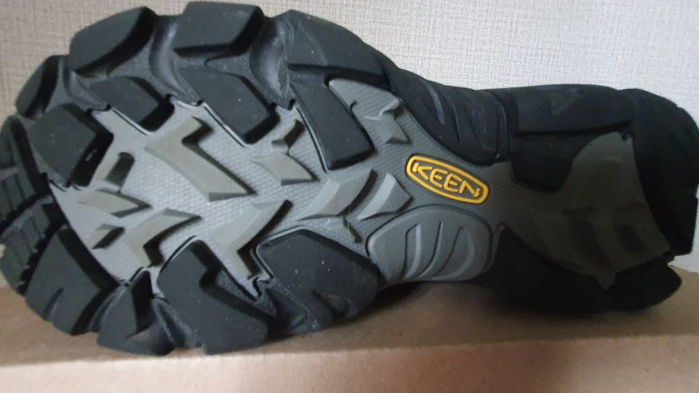Продам туристические кроссовки KEEN р.37