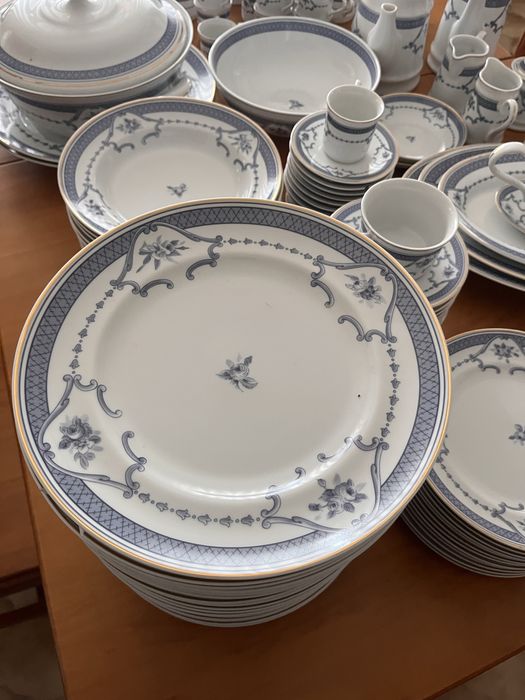 Serviço de Jantar, Chá e Café Porcelanas QN Portugal – 124 peças – Novo/Nunca Usado