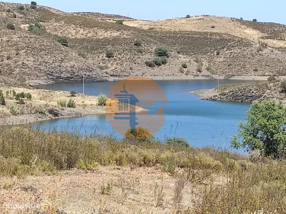 Terreno Com 100.060 M2 - Possibilidade De Construção - Habitação E/...