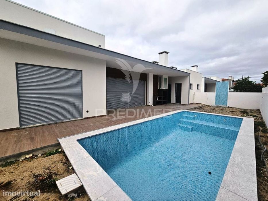 Moradia T4  c/Garagem e Piscina, Pronta Escriturar, Azeitão