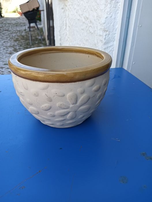 Vaso para planta com furo