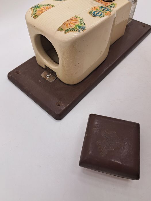 Młynek do kawy ścienny ceramiczny drewniany