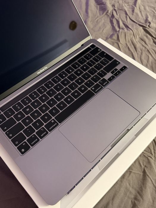 MacBook Pro 13 M2 / 8GB RAM / 512GB SSD – bardzo dobry stan