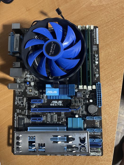 Материська плата M5A78L