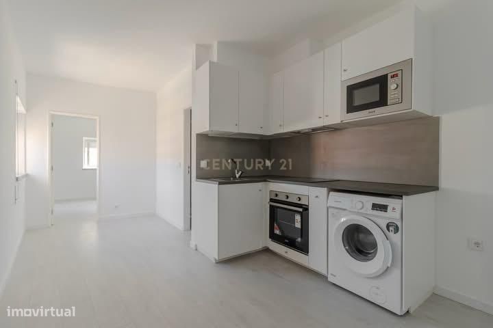 Apartamento T1 totalmente remodelado no coração de Porto de Mós – Leir