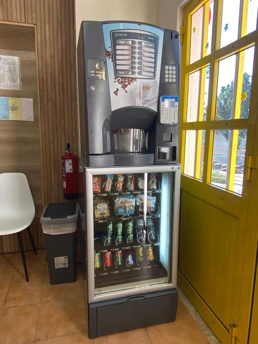 Máquina de Vending Necta brio 3 + Mini snakky