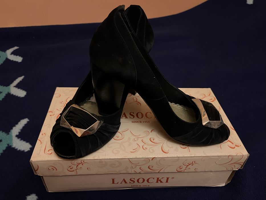 Buty na obcasie Lasocki