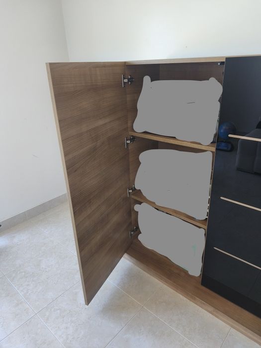 Móvel TV com vitrine e prateleiras de parede