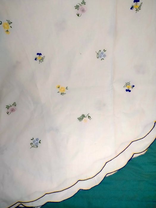 Obrus okrągły wyszywany