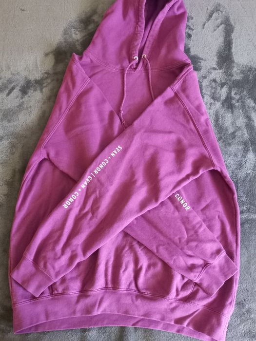 fioletowa bluza z nadrukiem