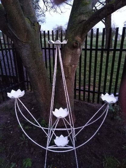 Trzy stojaki na kwiatki (kwietnik)