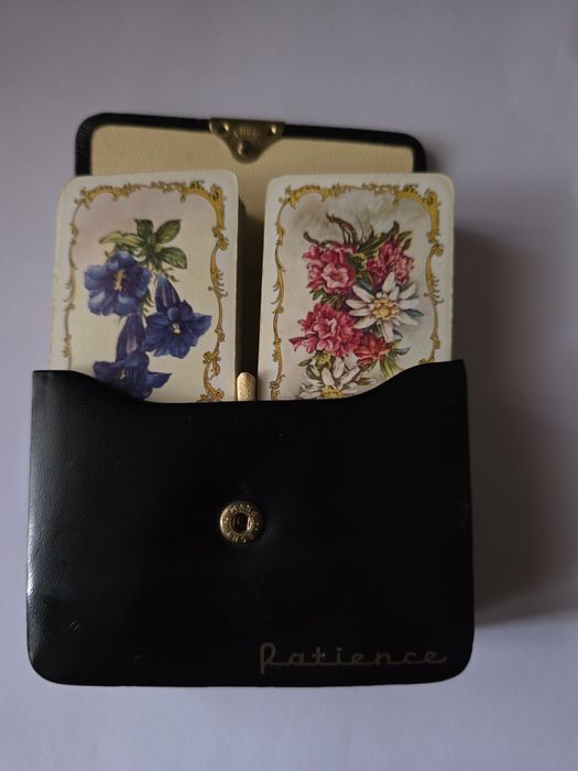 Baralho de cartas piquenas antigas