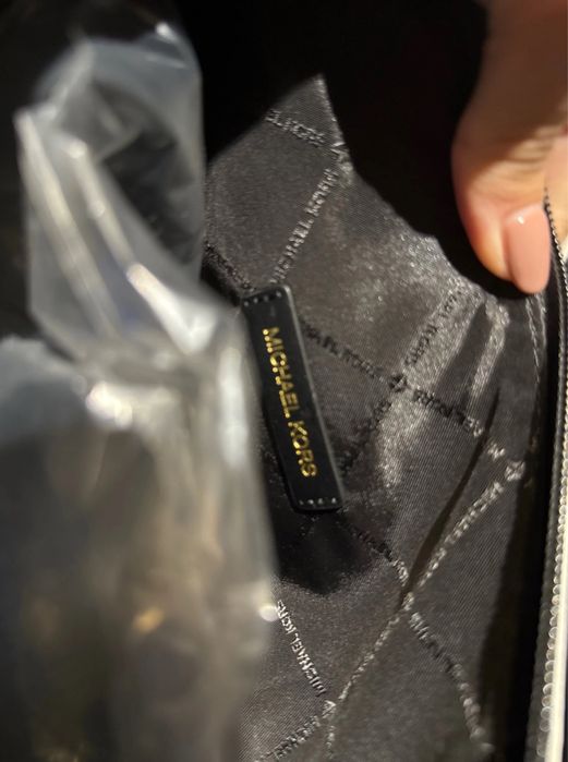 Michael Kors Jet Set Travel Tote em pele Saffiano preta