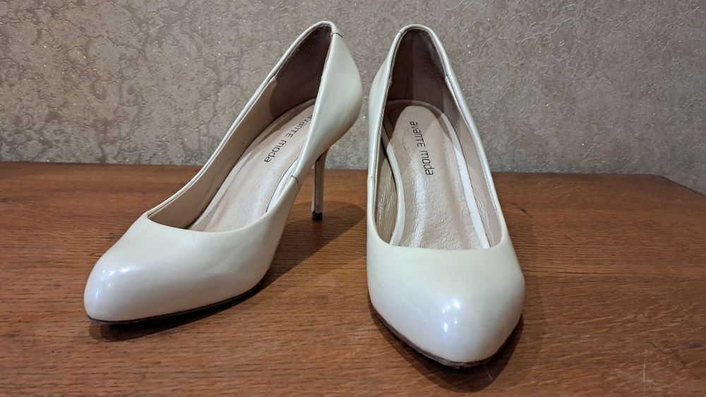 Шкіряні Туфлі на каблучку,мешти босоніжки