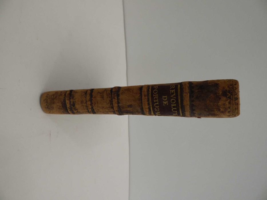 Livro Histoire des Revolutions de Portugal - 1734